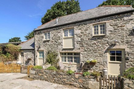 TREVENA, family friendly, character holiday cottage in Crantock