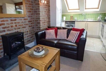 BLUEBIRD LOFT, romantic, luxury holiday cottage in Coniston