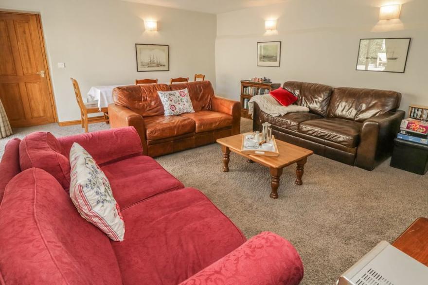 THE COACH HOUSE, pet friendly, character holiday cottage in Middleham