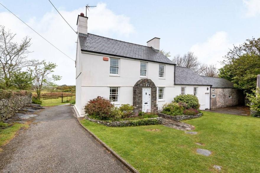 CWM FARM, pet friendly, character holiday cottage in Trearddur Bay