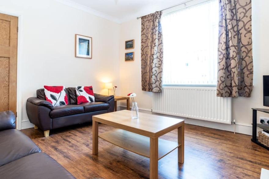 TOMEG, Pet Friendly, With A Garden In Amble