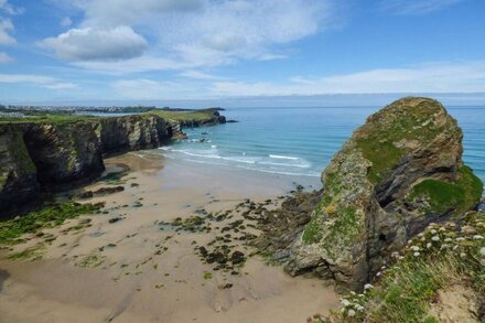 TREVELGUE, pet friendly, character holiday cottage in Porth