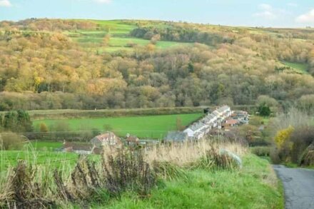 CHAPEL COTTAGE, pet friendly, country holiday cottage in Grosmont