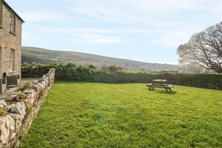 HOME FARM COTTAGE, family friendly, with open fire in Boscastle