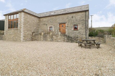 THE OLD BARN, pet friendly, luxury holiday cottage in Swanage