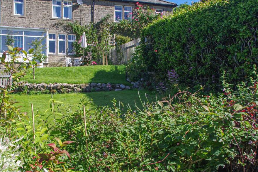 FELLSIDE, Pet Friendly, Character Holiday Cottage In Appletreewick