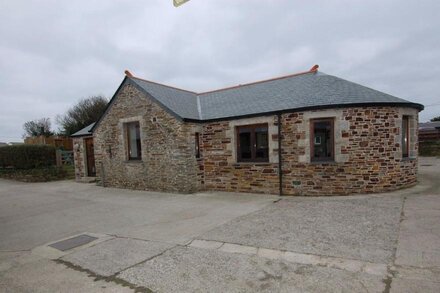 HIDEAWAY, pet friendly, country holiday cottage in Tintagel