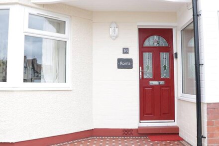 ROMA, pet friendly, character holiday cottage in Rhos-On-Sea