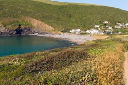 PENHAVEN, pet friendly, country holiday cottage in Crackington Haven