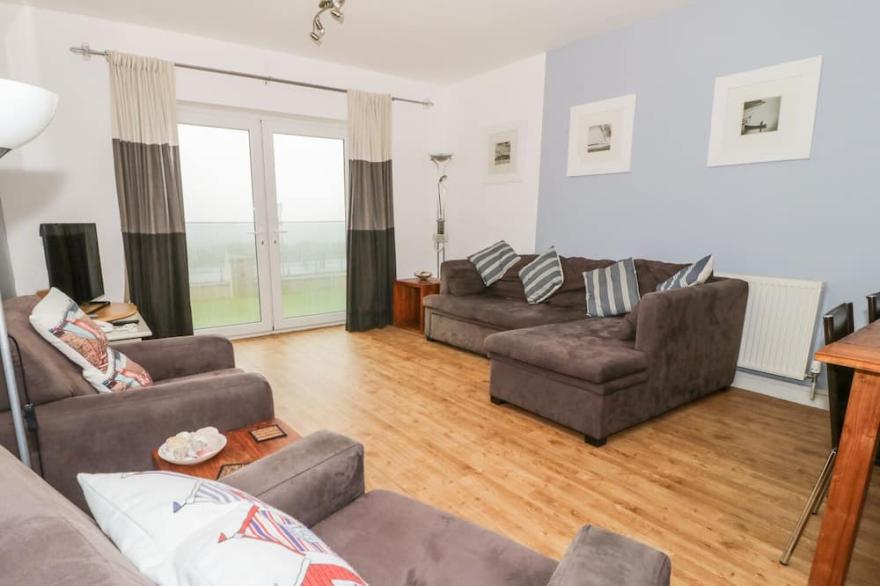 6 WEST END POINT, Pet Friendly, Country Holiday Cottage In Pwllheli