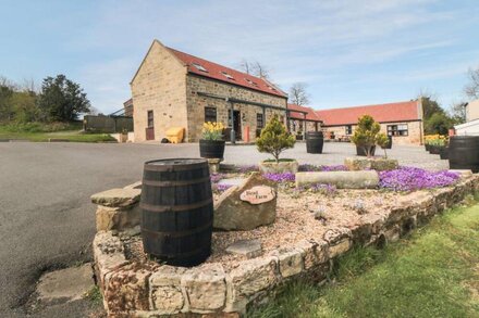 THE COW BYRE, pet friendly, with a garden in Lingdale