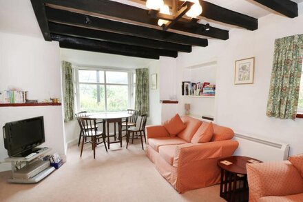 SHEPHERDS COTTAGE, pet friendly, with a garden in Church Stretton