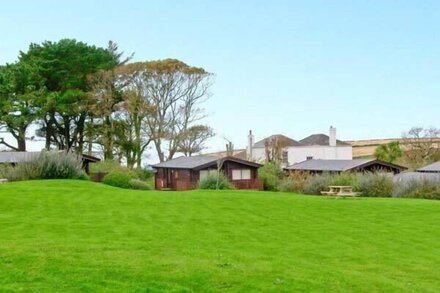 TY PREN, pet friendly, country holiday cottage in St Davids