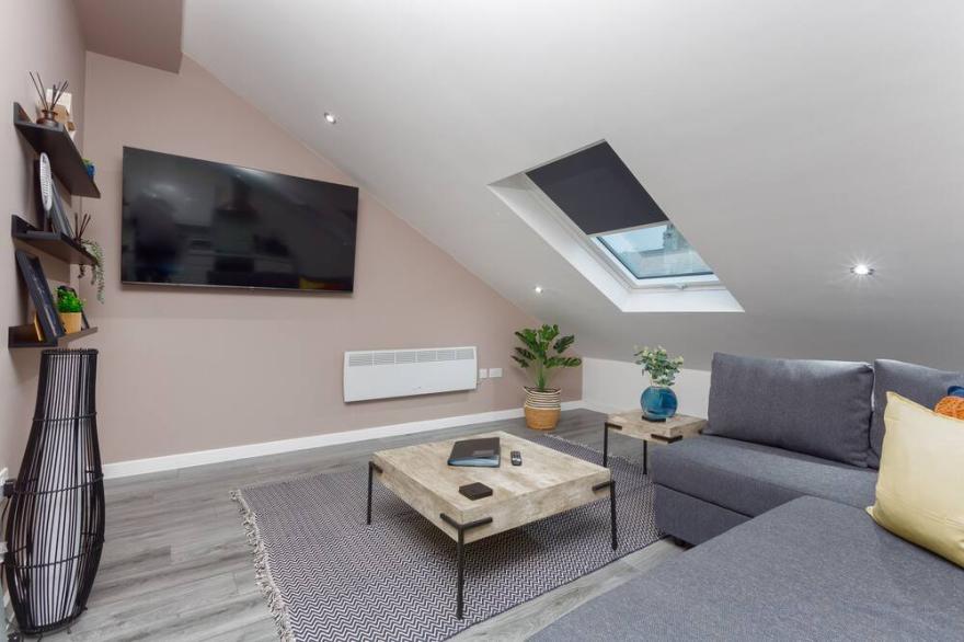 Superior Penthouse, Central Location, Sleeps 6