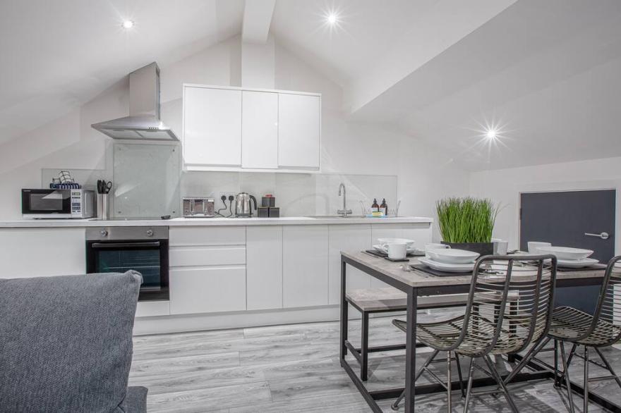 Superior Penthouse, Central Location, Sleeps 6