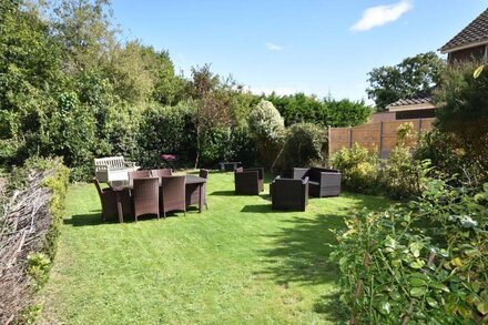 4 THE NAB HOUSE, family friendly, luxury holiday cottage in Bembridge