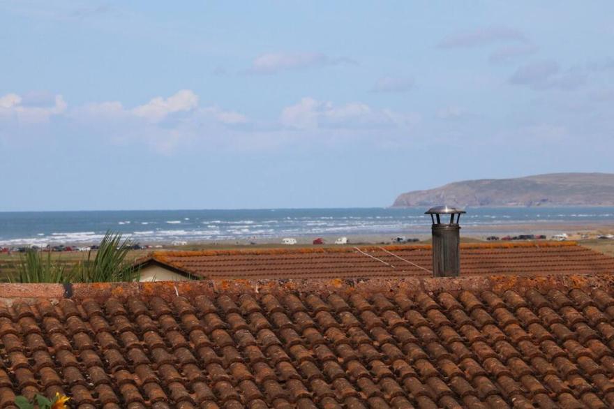 PHOENIX COTTAGE, family friendly, with a garden in Westward Ho!