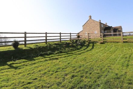 JESS COTTAGE, pet friendly, country holiday cottage in Skipton