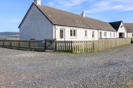 DRIFTWOOD COTTAGE, pet friendly in Salen, Isle Of Mull