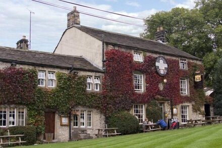 TOWN HEAD FARM, family friendly, luxury holiday cottage in Malham