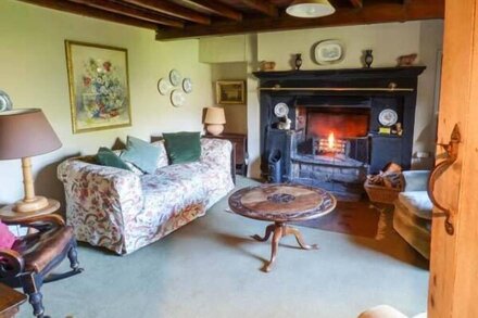 SYCAMORE TREE FARM, pet friendly, with open fire in Ravenstonedale