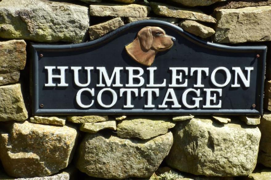 HUMBLETON COTTAGE, pet friendly, with open fire in Haydon Bridge