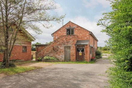 THE BARN, with open fire in Weston-Under-Redcastle