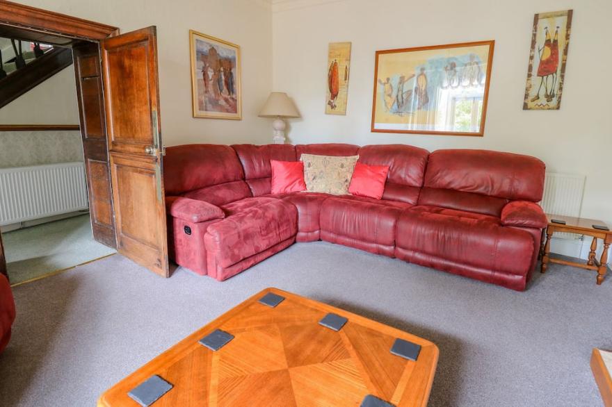 THE LAURELS, pet friendly, with a garden in Bishop's Castle