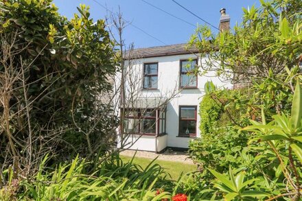 BLUE REEF COTTAGE, family friendly, with open fire in Pendeen