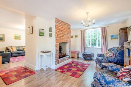 CHURCH COTTAGE, pet friendly, luxury holiday cottage in Northrepps