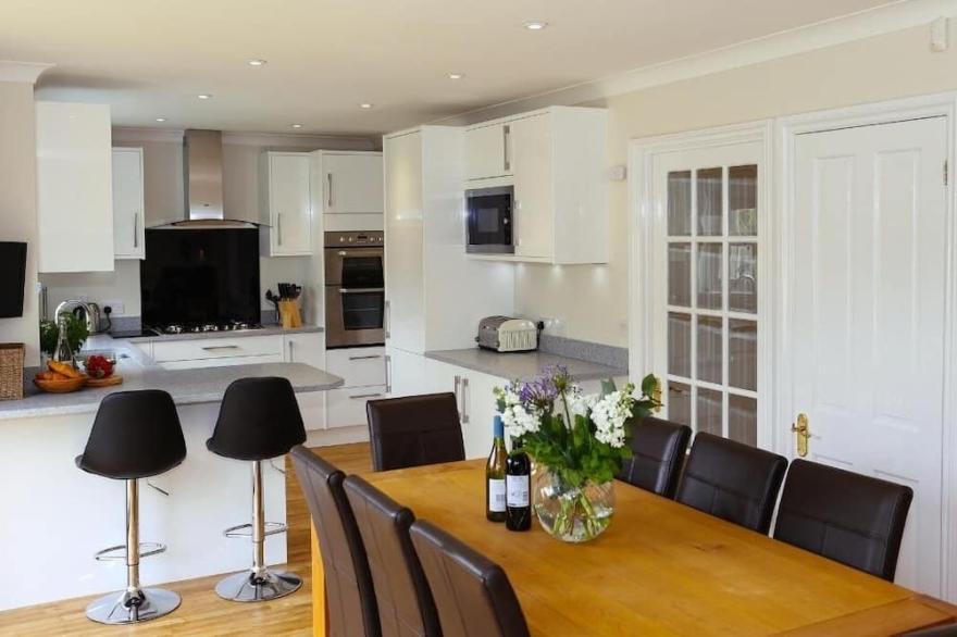 GLEBE HOUSE, family friendly, with a garden in Bigbury-On-Sea