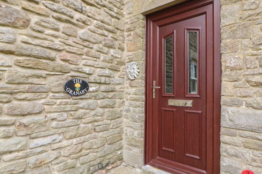 THE GRANARY, Pet Friendly, Character Holiday Cottage In Lanchester