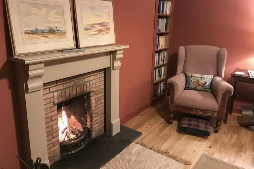 6 KNOTT, pet friendly, with open fire in Suladale