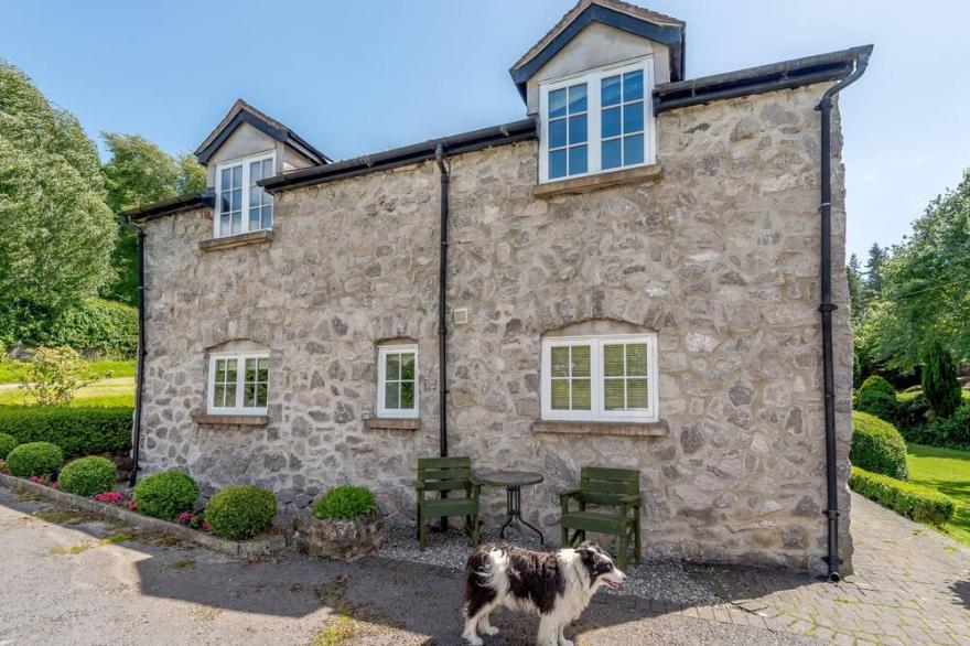 DISTYLL, Pet Friendly, With A Garden In Ruthin