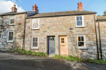 PIPPIN, pet friendly, country holiday cottage in St Ives