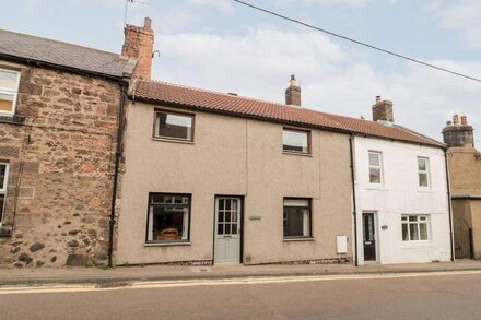 YORK COTTAGE, pet friendly, with a garden in Wooler