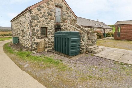 Y STABAL, pet friendly, character holiday cottage in Criccieth