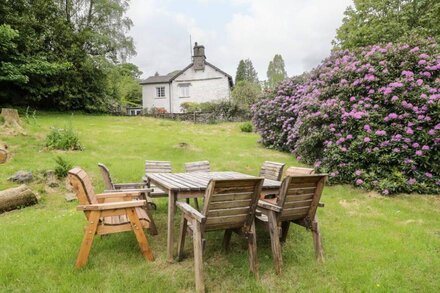 HALL BANK COTTAGE, pet friendly, with open fire in Rydal