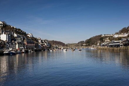 RIVER VIEW COTTAGE, family friendly, with a garden in Looe