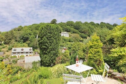 RIVER VIEW COTTAGE, family friendly, with a garden in Looe