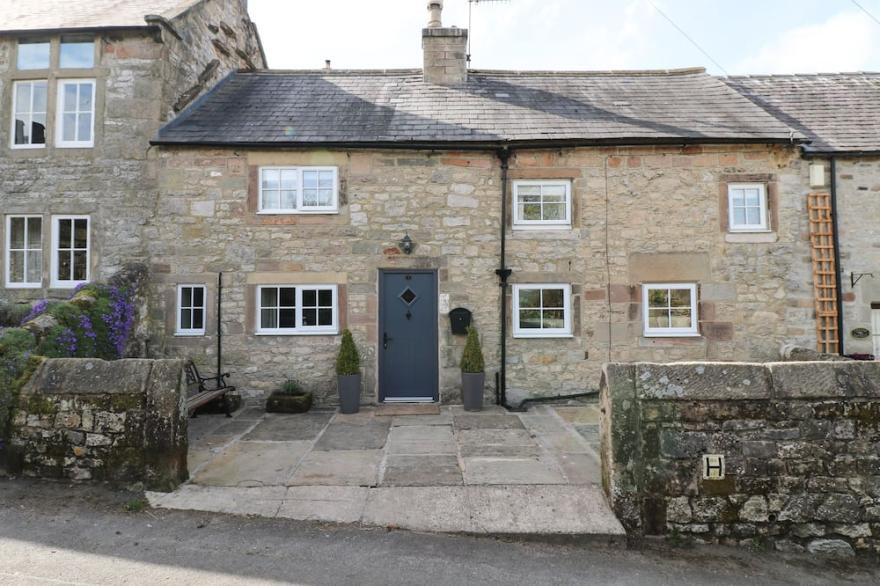 DAISY COTTAGE, Family Friendly, Character Holiday Cottage In Winster
