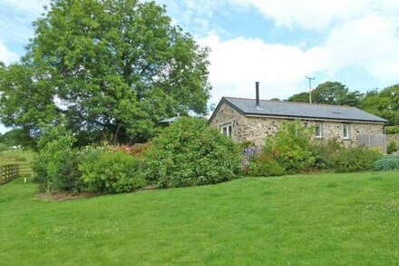 WAGON HOUSE, pet friendly, country holiday cottage in Lostwithiel