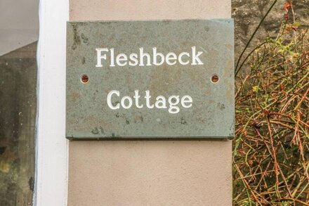 FLESHBECK COTTAGE, family friendly, with open fire in Kirkby Lonsdale