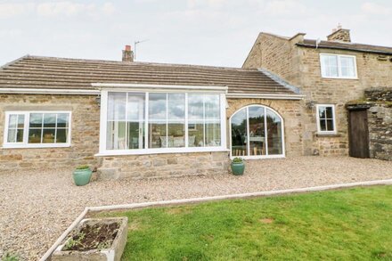 HURY LODGE, pet friendly, luxury holiday cottage in Baldersdale