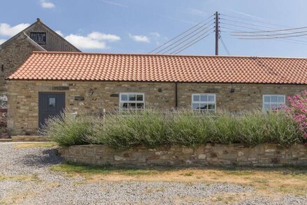 BROOKSIDE BYRE, pet friendly, with a garden in Durham