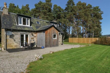 FEAGOUR, family friendly, with open fire in Laggan