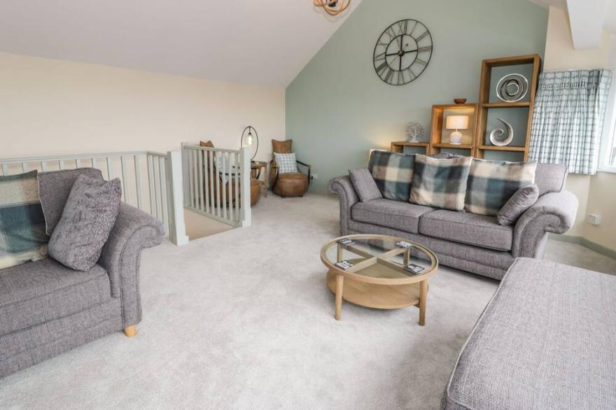 BRYN GOLEU, pet friendly, country holiday cottage in Moelfre