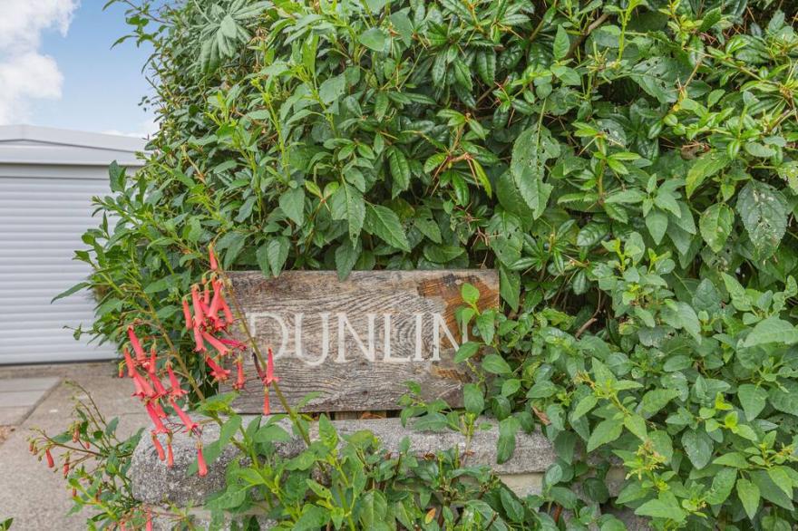 DUNLIN, pet friendly, country holiday cottage in Burnham-On-Sea