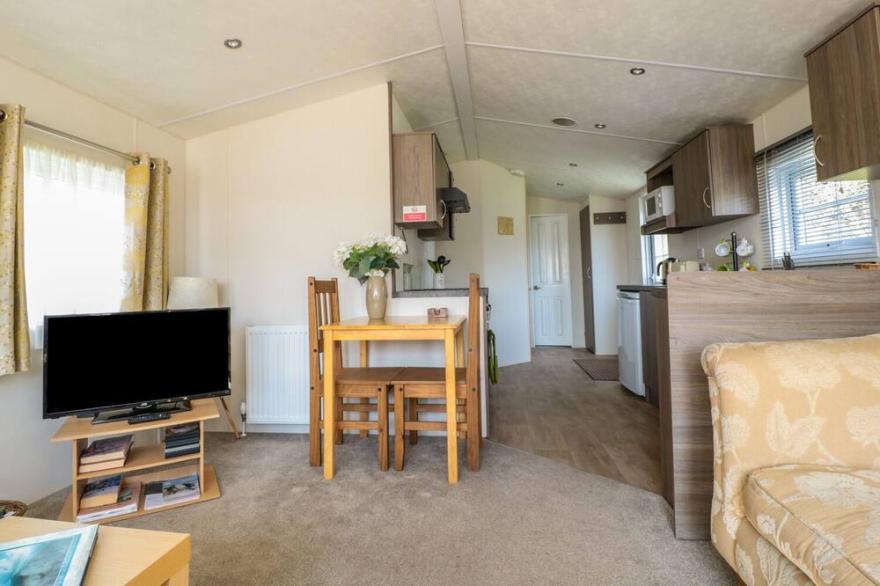 BROAD DOWN, Pet Friendly, Character Holiday Cottage In Berrow