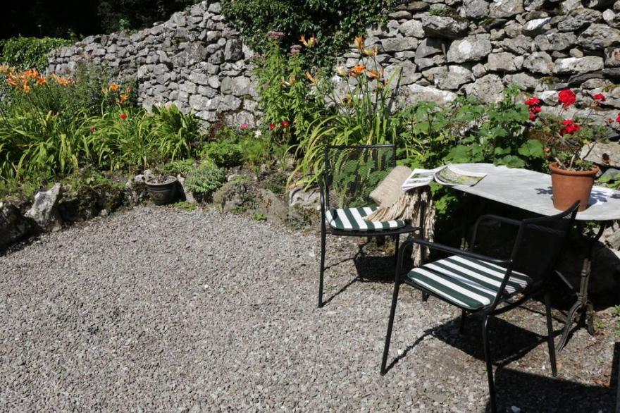 COACHMANS COTTAGE, romantic, character holiday cottage in Witherslack